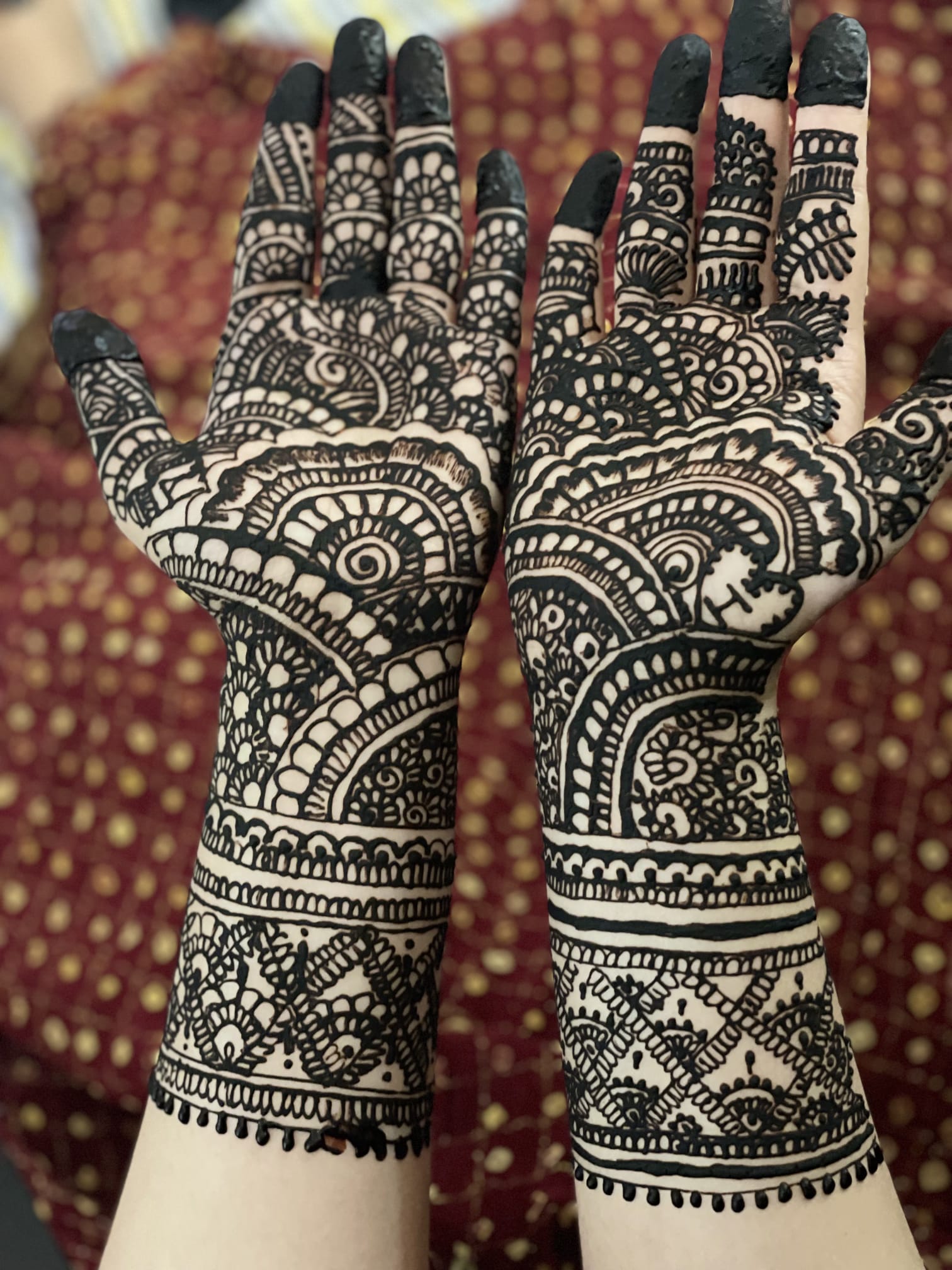 Symmetrical mehndi design with geometric patterns